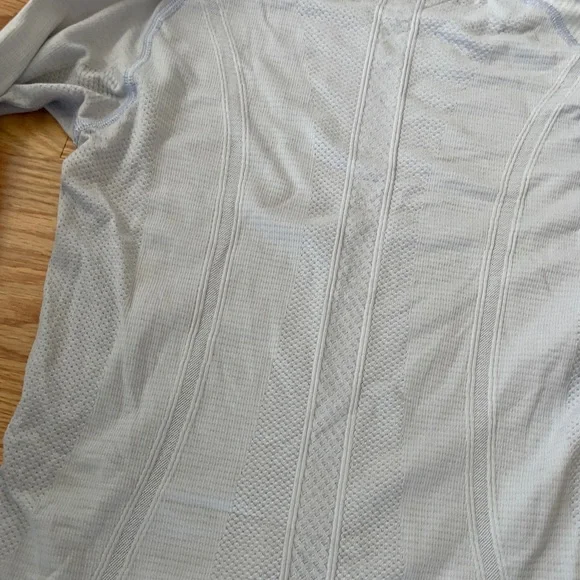 Women's Light blue Long Sleeve swiftly too size 4 cropped - Picture 3 of 3